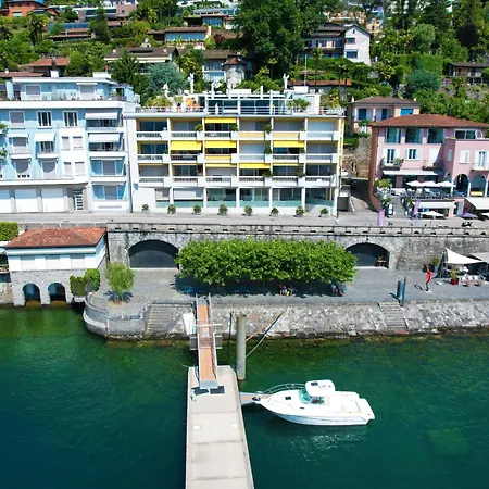 Paradise With Lake & Piazza View Apartment